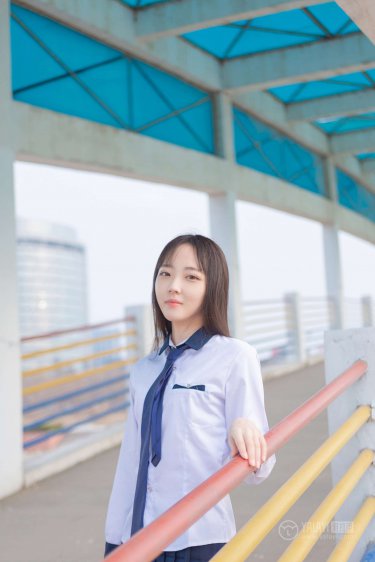 男生和女生打扑克